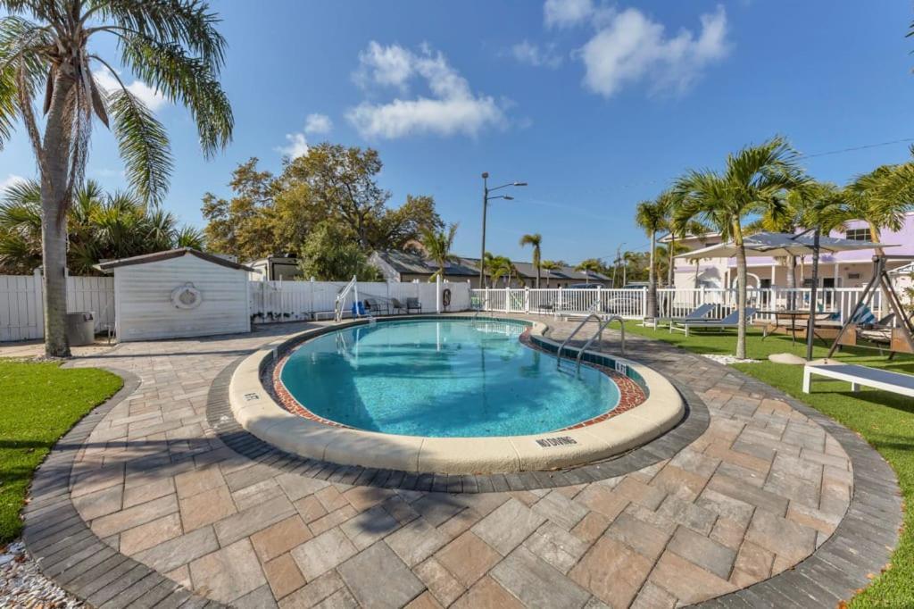 Beach Side Studio With Pool And Parking Apartment Clearwater Exterior photo