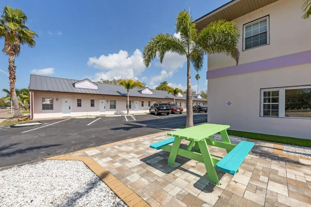 Beach Side Studio With Pool And Parking Apartment Clearwater Exterior photo